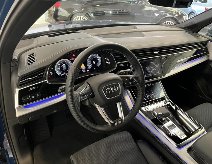 Audi Q7 6