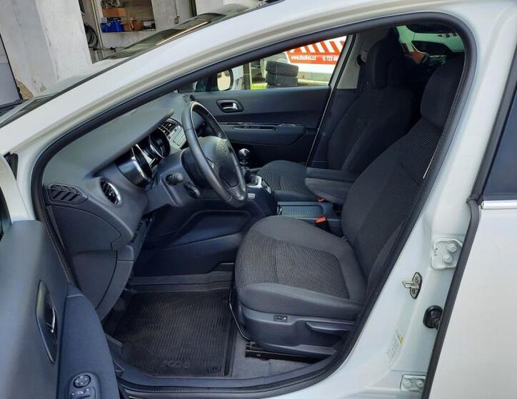 Peugeot 5008 13