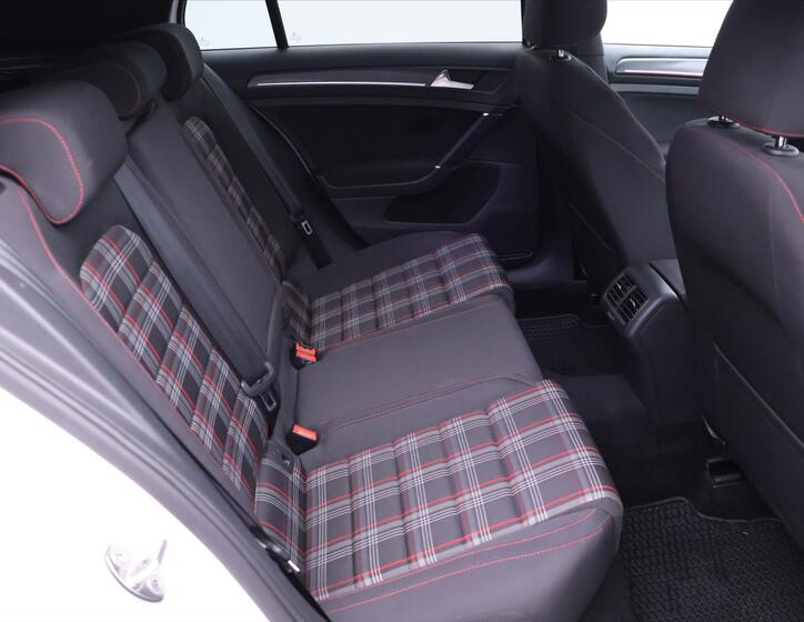 Volkswagen Golf 15