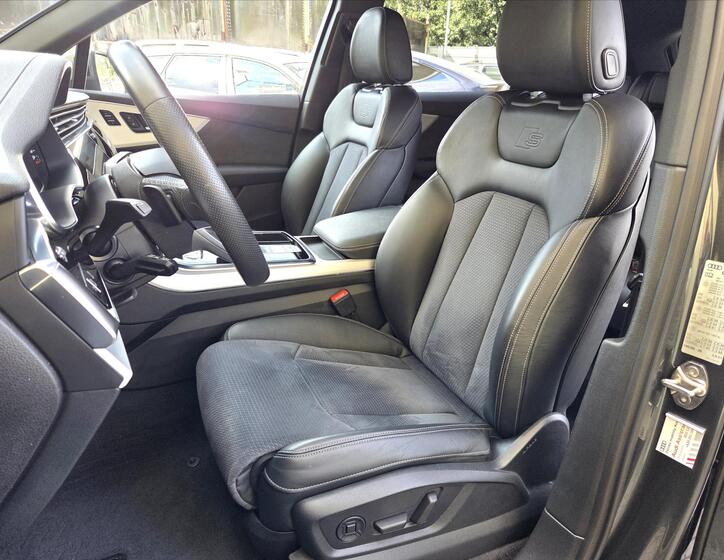 Audi Q7 8