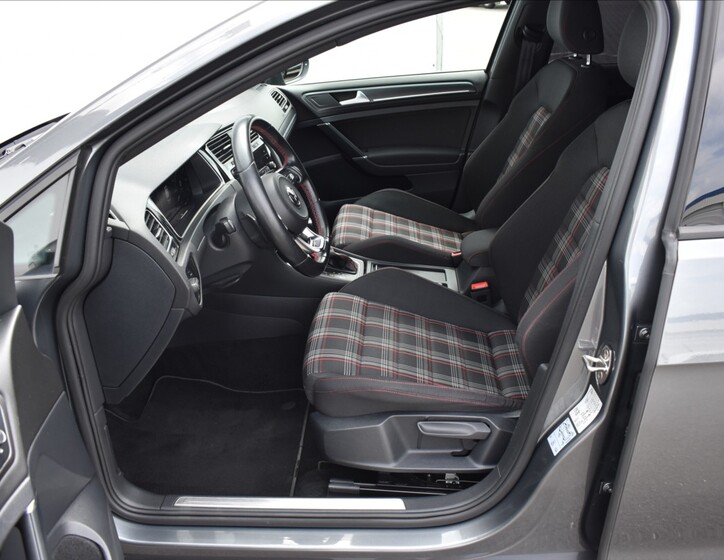 Volkswagen Golf 19
