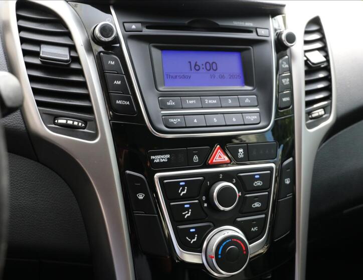 Hyundai i30 24