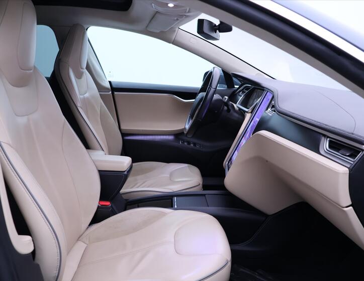Tesla Model S 16