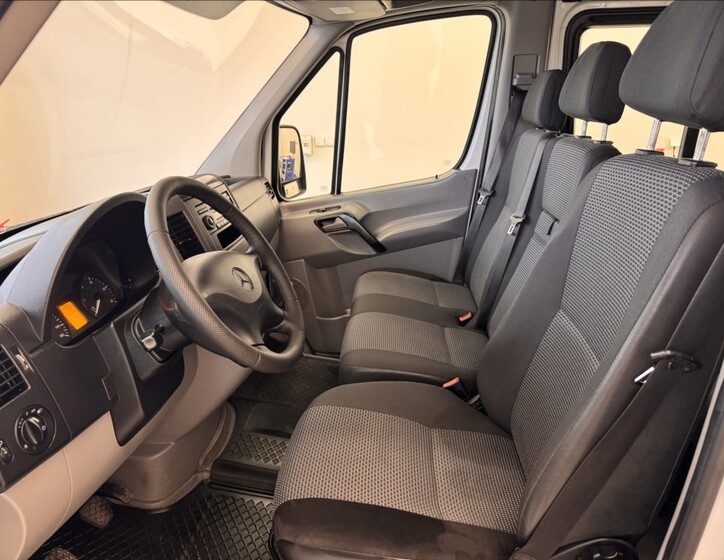 Mercedes-Benz Sprinter 9