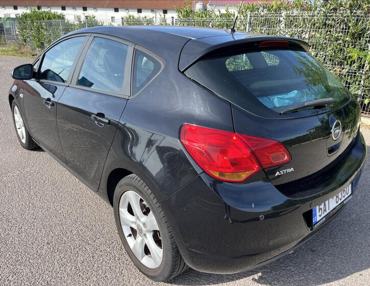 Opel Astra 8