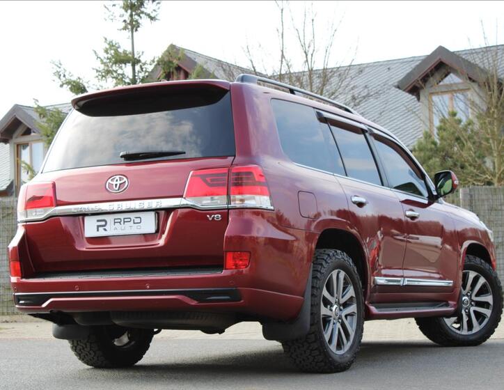Toyota Land Cruiser 11