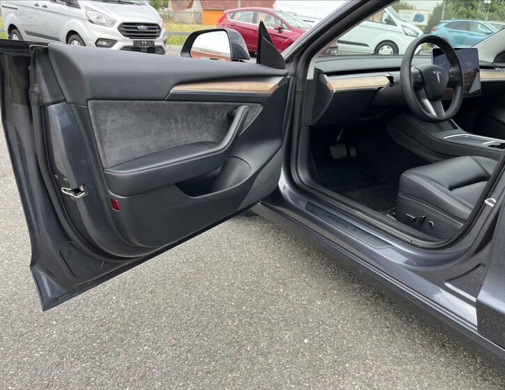 Tesla Model 3 43