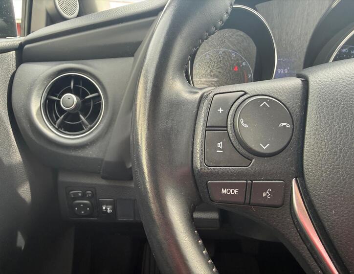 Toyota Auris 11