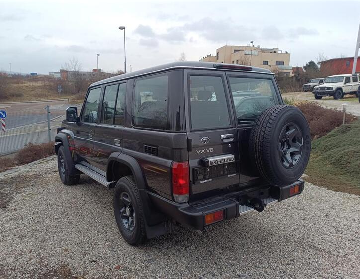 Toyota Land Cruiser 5