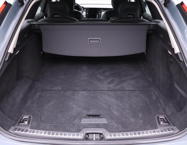 Volvo V90 10