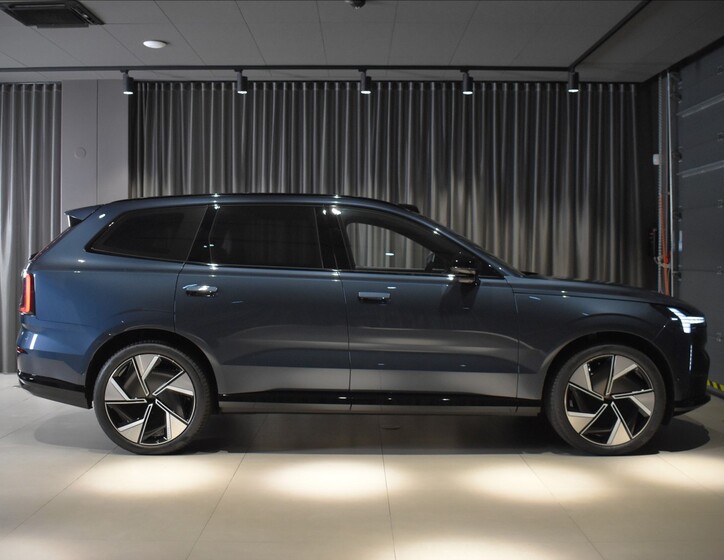 Volvo EX90 3