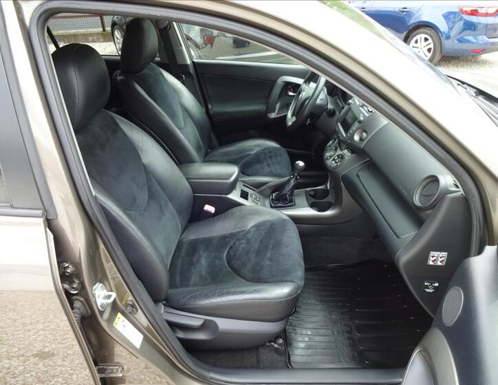 Toyota RAV4 28