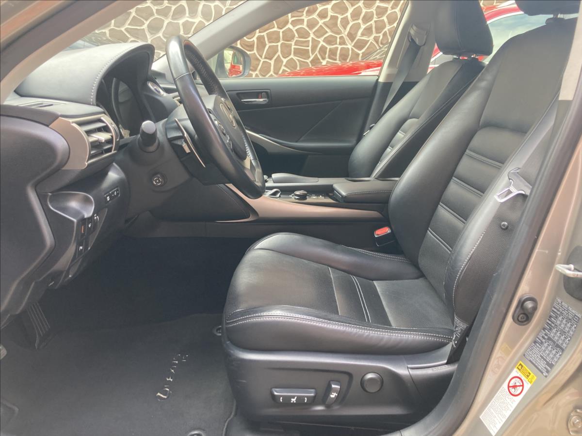Lexus IS 300h