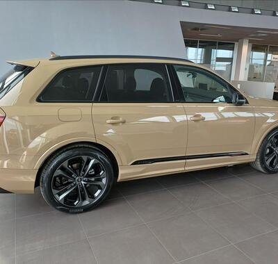 Audi Q7 4