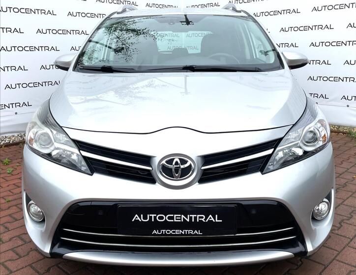 Toyota Verso 2