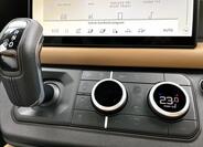 Land Rover Defender 33