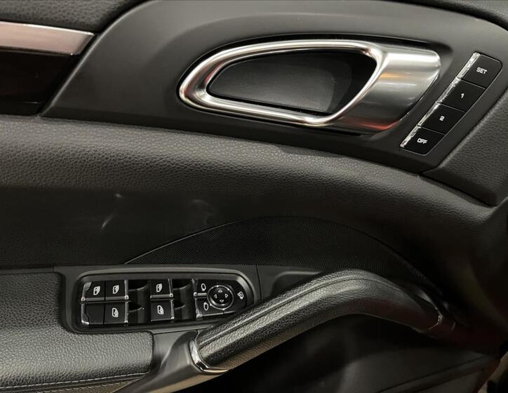 Porsche Cayenne 18