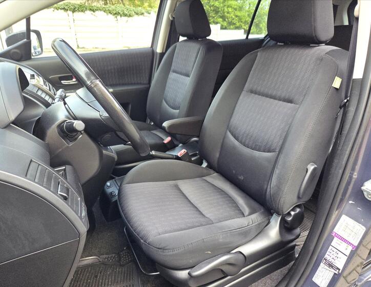 Mazda 5 8