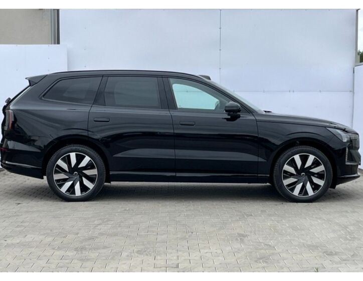 Volvo EX90 6