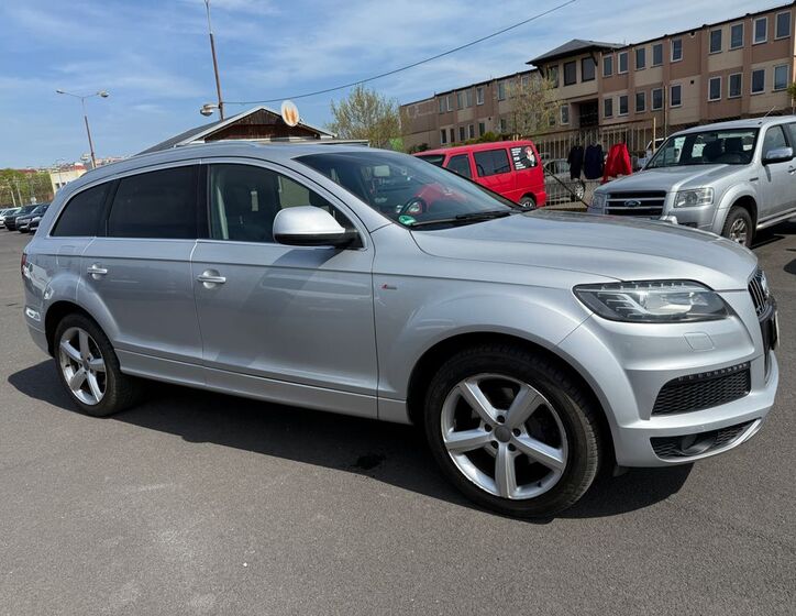 Audi Q7 1
