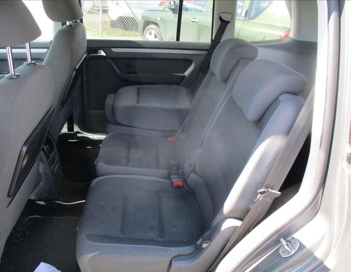 Volkswagen Touran 8