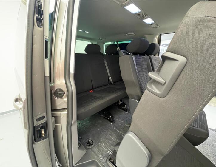 Volkswagen Caravelle 12