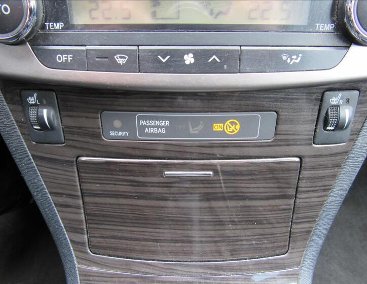 Toyota Avensis 19