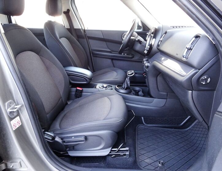 Mini Countryman 18