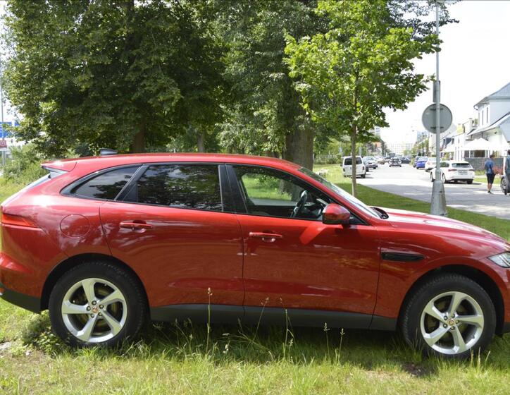 Jaguar F-Pace 4