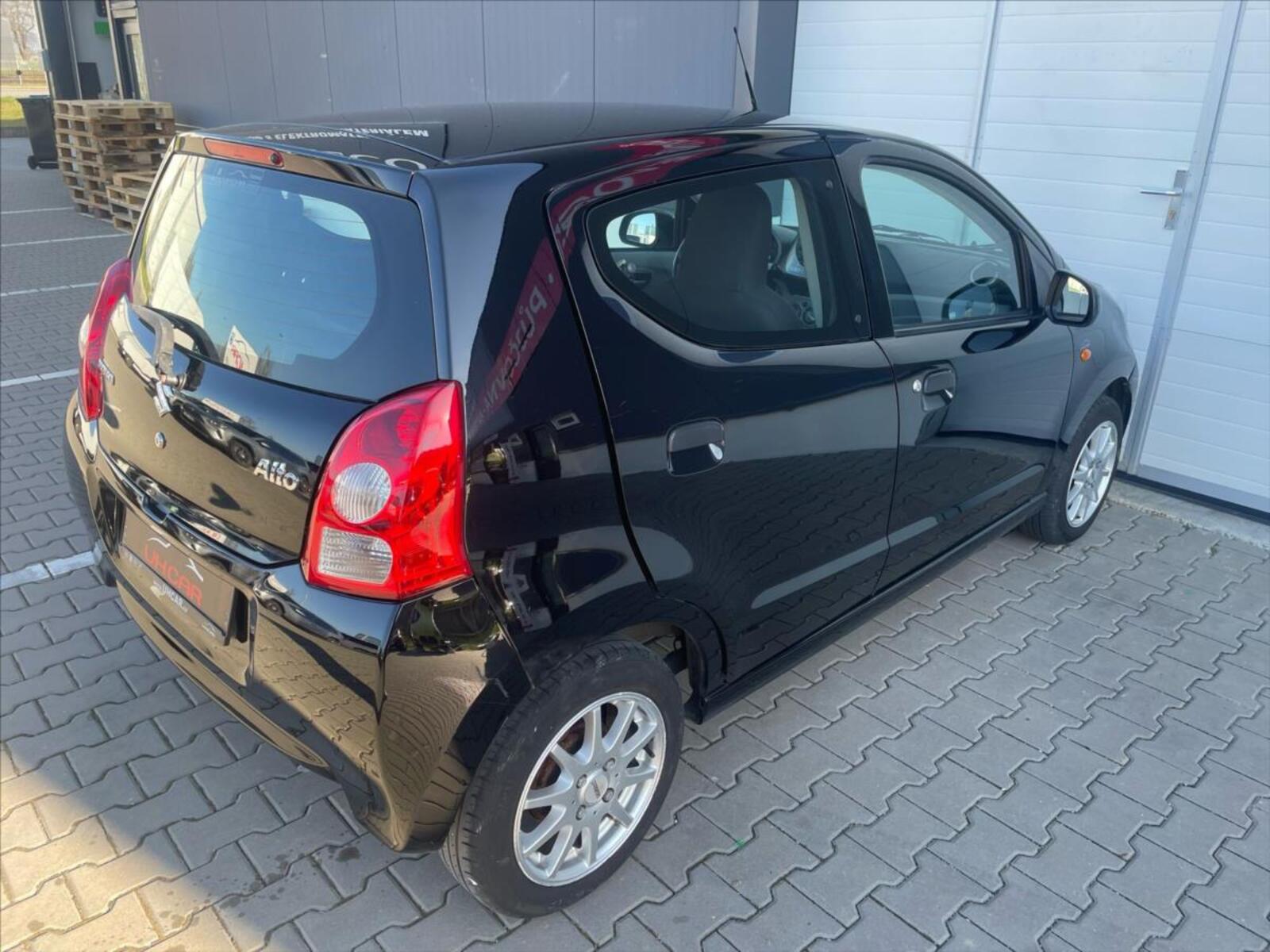 Suzuki Alto 4