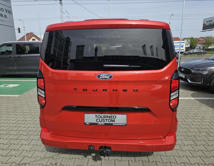 Ford Tourneo Custom 4