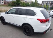 Mitsubishi Outlander 4
