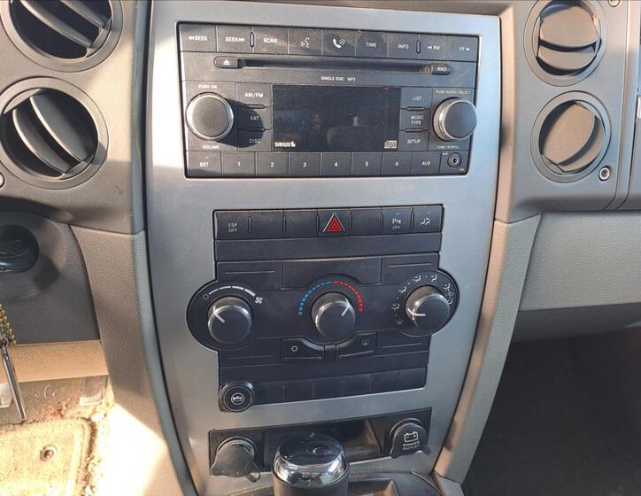 Jeep Commander 12