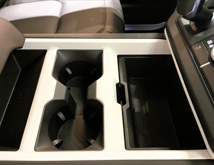 Land Rover Defender 33