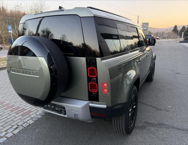 Land Rover Defender 7