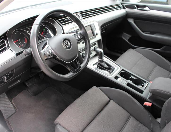 Volkswagen Passat 10
