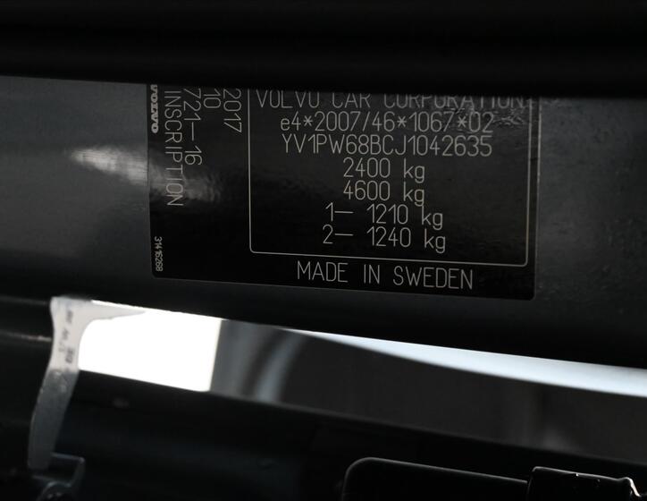 Volvo V90 8