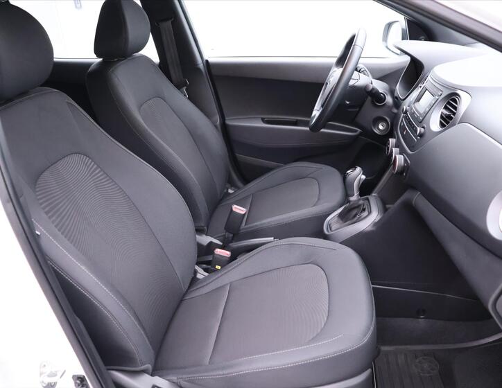 Hyundai i10 12