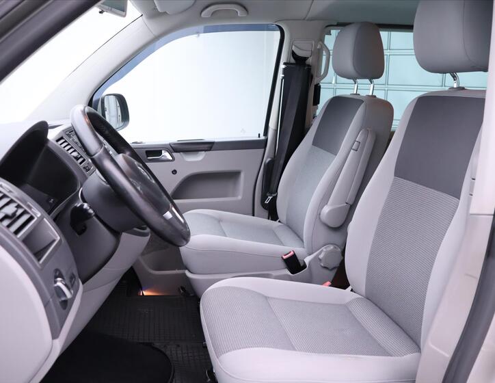 Volkswagen Caravelle 10