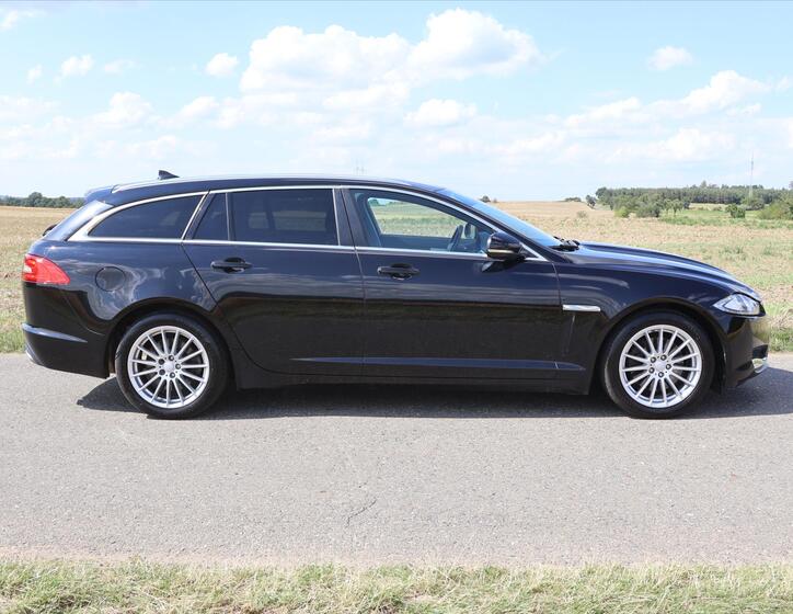 Jaguar XF 8