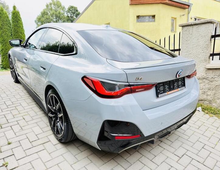 BMW i4 18