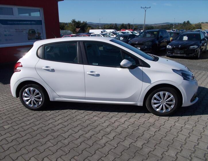 Peugeot 208 8
