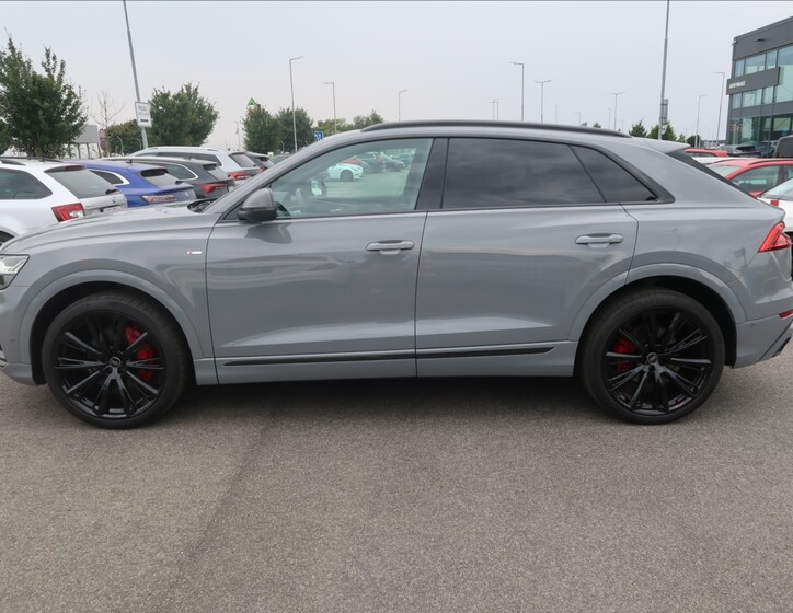 Audi Q8 3