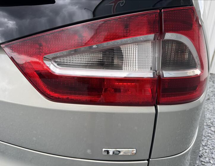 Ford Galaxy 16