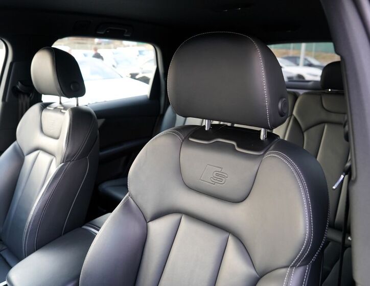 Audi Q7 24