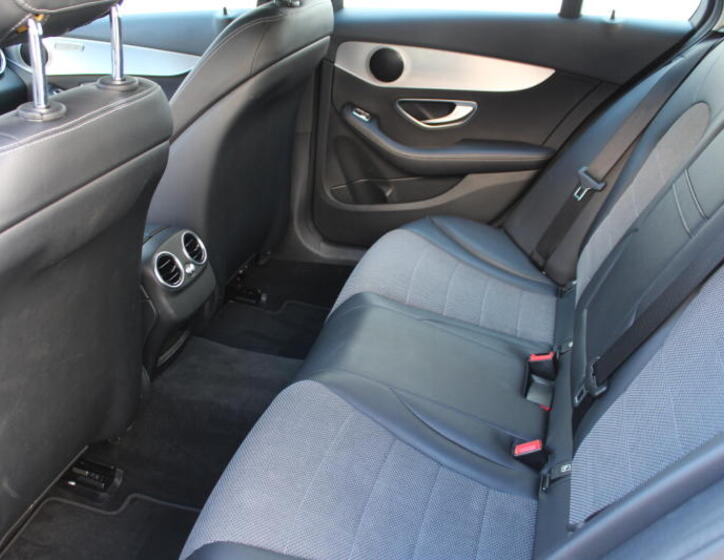 Mercedes-Benz 220 13
