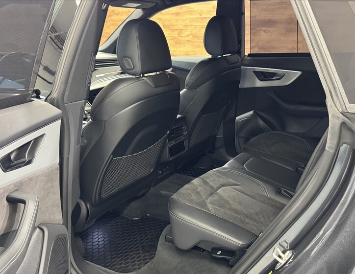 Audi Q8 10