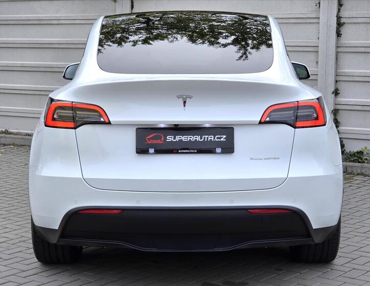 Tesla Model Y 5