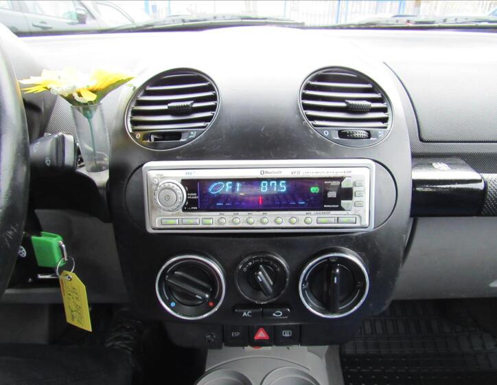 Volkswagen New Beetle 15