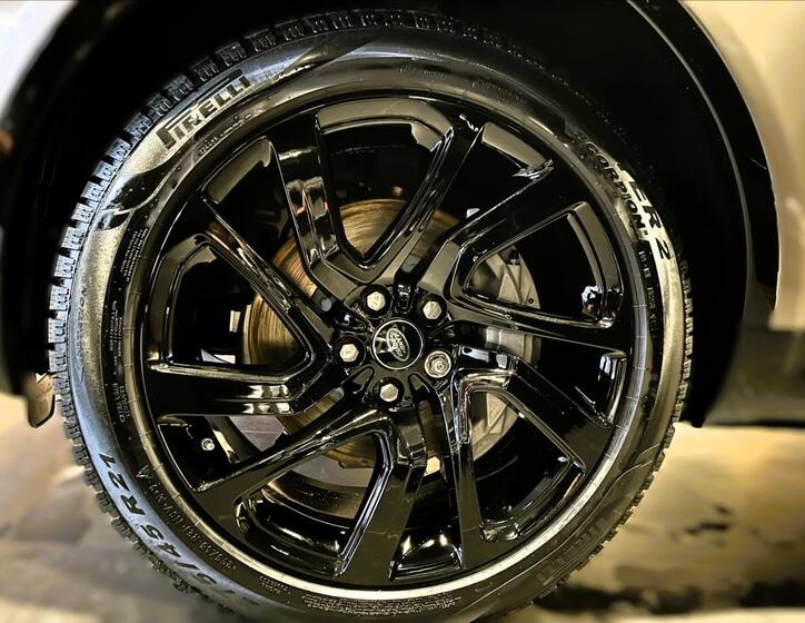 Land Rover Discovery 5